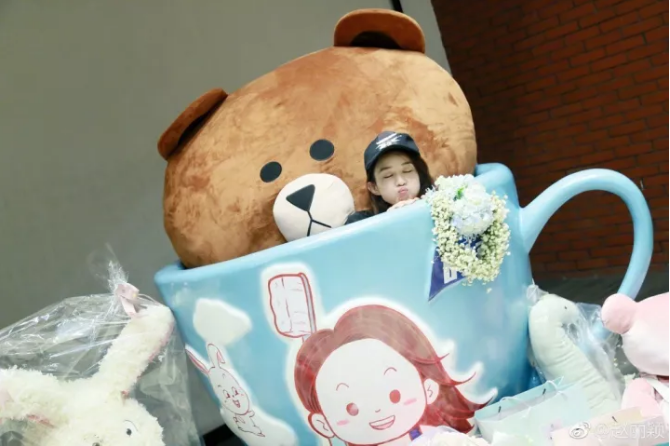 今年秋冬最chic！原來短發(fā)和帽子這么配?。? border=